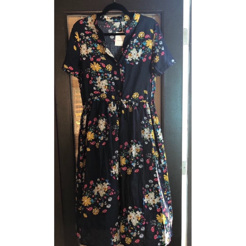 50s cut, light dress with pockets